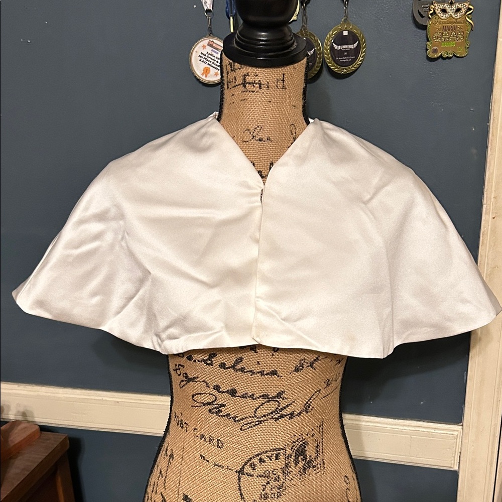 Ras White Satin Capelet